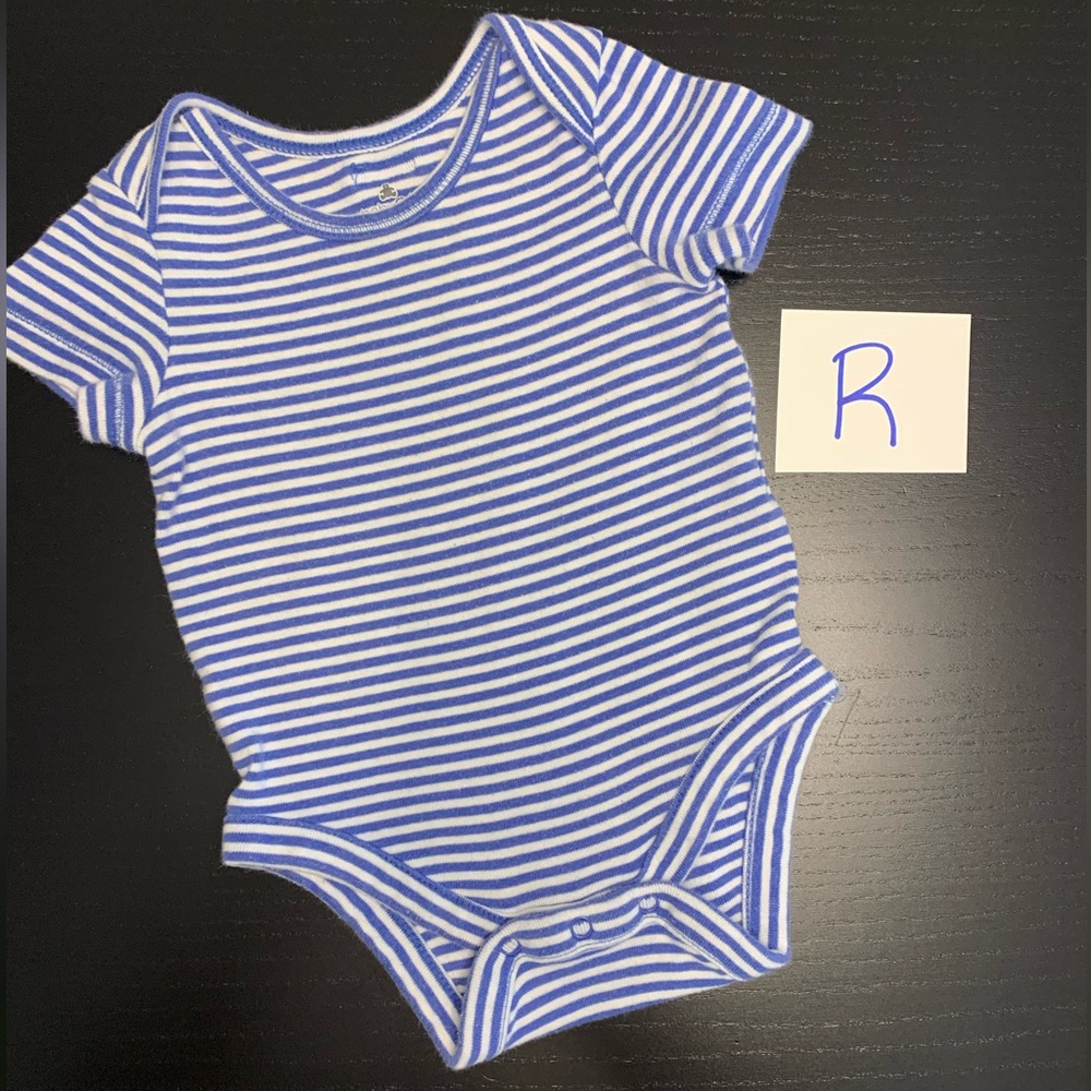 🧸2/$8.00⭐️ - GAP 0-3m Blue and White Striped Bodysuit
